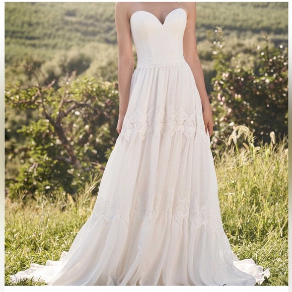 lillian west Dresses & Skirts - Lillian West Wedding Dress